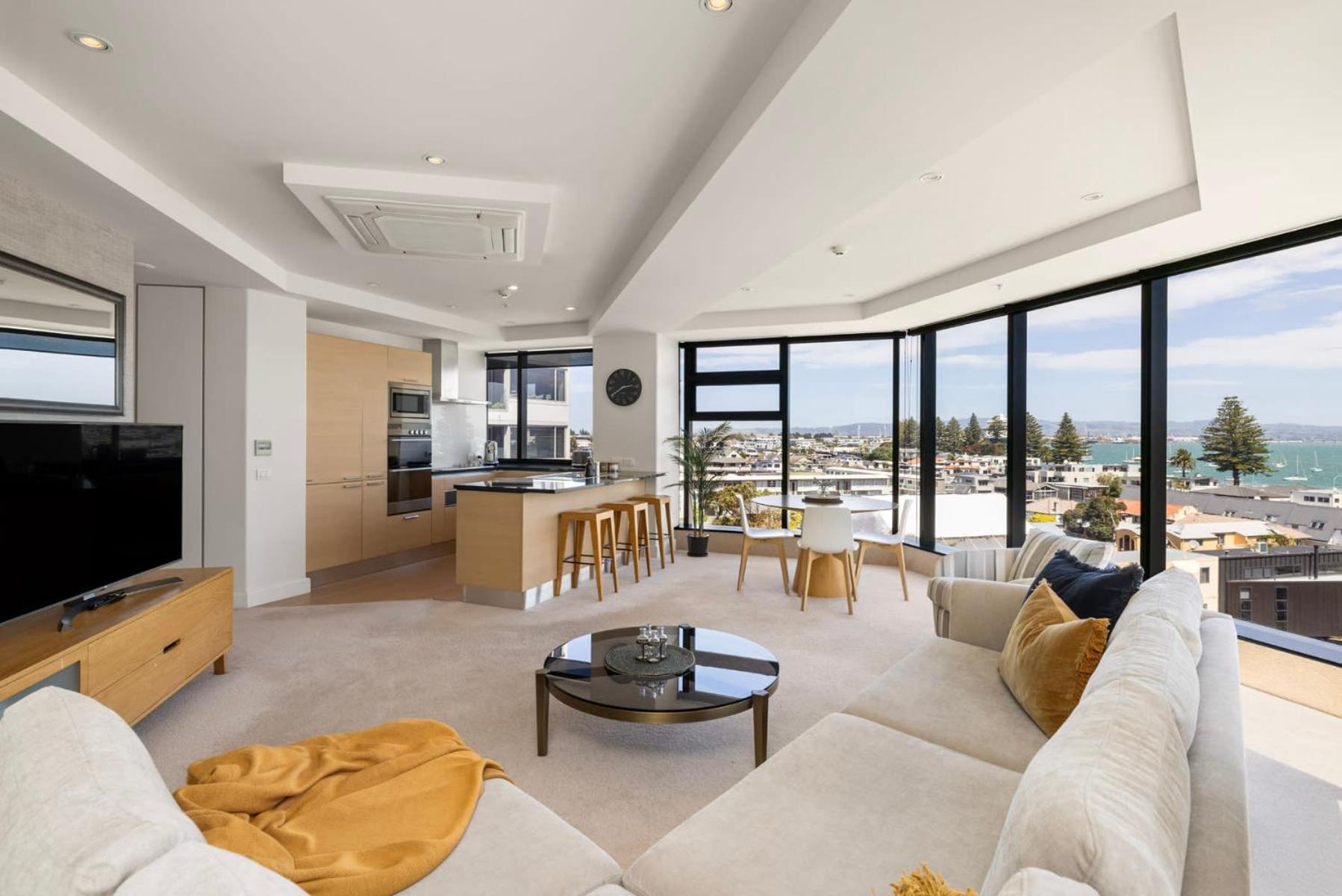 Luxury Ocean & Harbour Views - Heated Pool, Main Beach & Gym Mount Maunganui Eksteriør billede